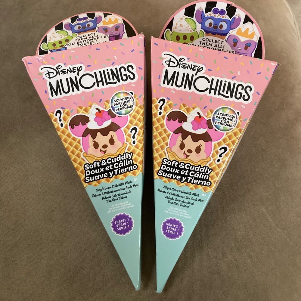 Disney Munchlings Mystery Plush Set